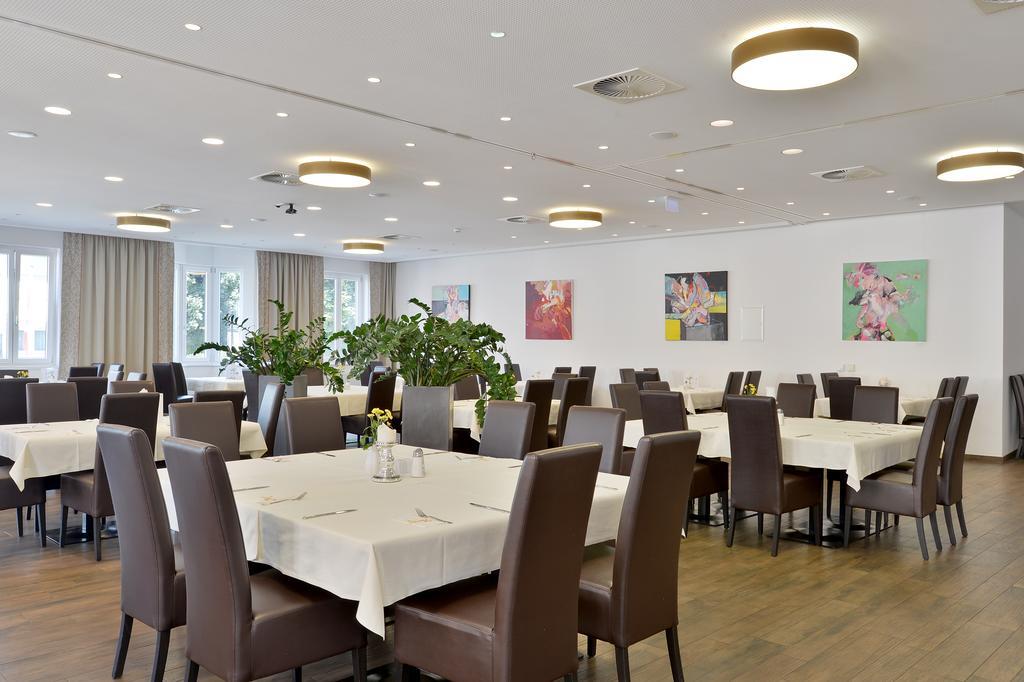 Hotel Goldener Adler Wattens Exteriör bild