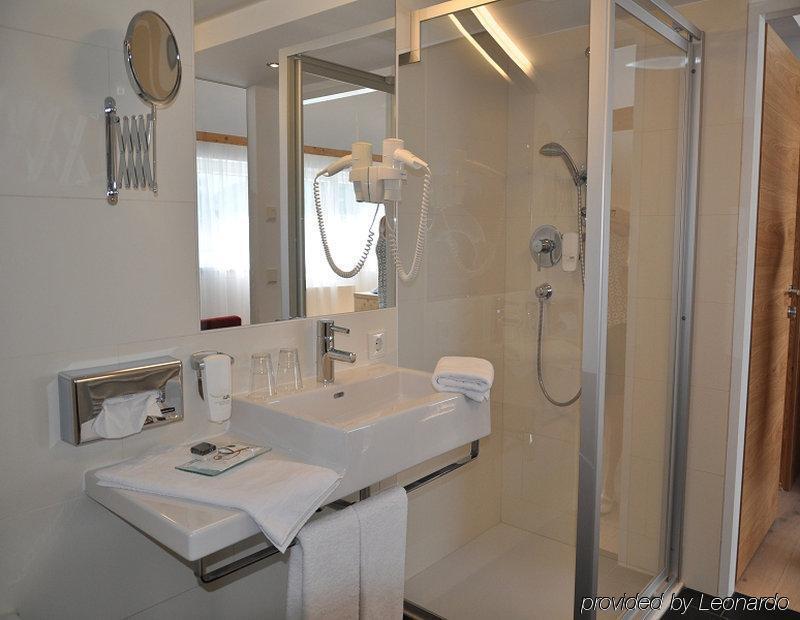 Hotel Goldener Adler Wattens Rum bild